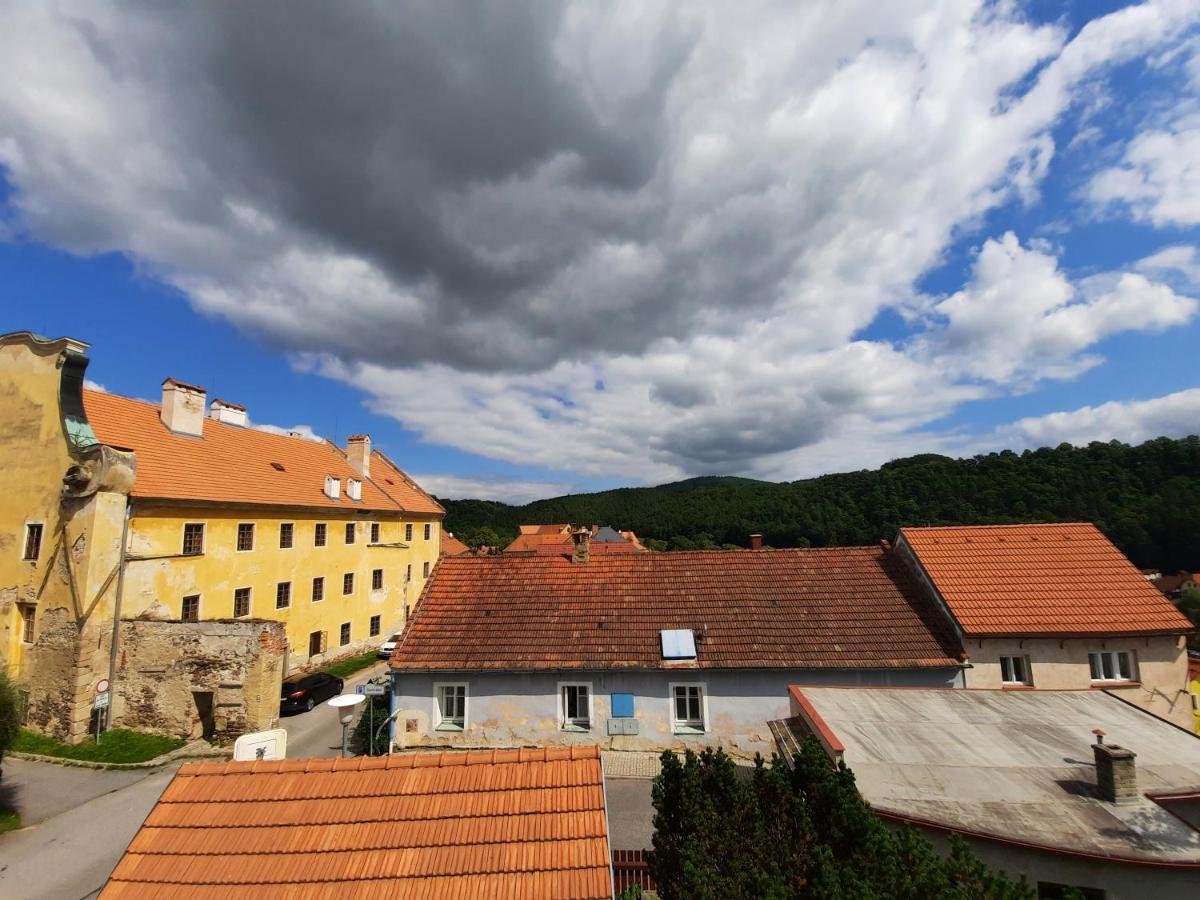 Penzion Zahrada Nad Rekou, Restaurace A Kavarna - Parkovani Gratis Zlata Koruna Exterior photo