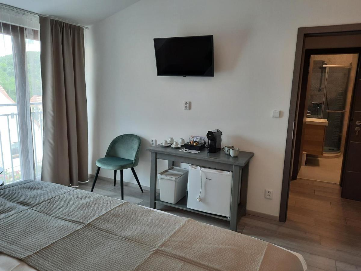 Penzion Zahrada Nad Rekou, Restaurace A Kavarna - Parkovani Gratis Zlata Koruna Exterior photo