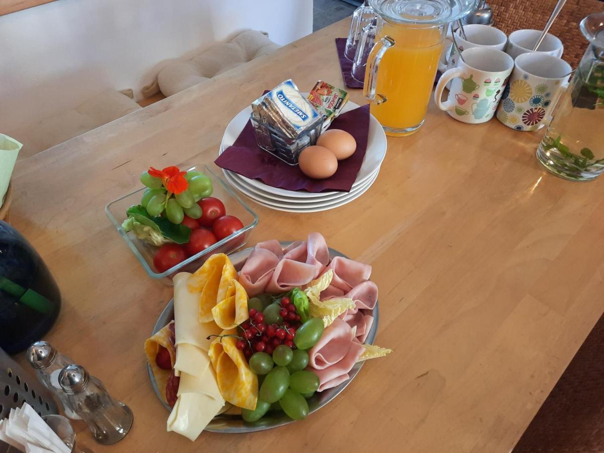 Penzion Zahrada Nad Rekou, Restaurace A Kavarna - Parkovani Gratis Zlata Koruna Exterior photo
